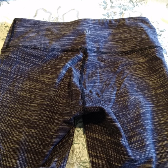 Lululemon Wunder Under Crop - Picture 6 of 9